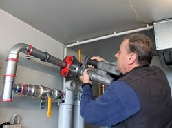 Installation von Druckluftleitungen mit System Mapress